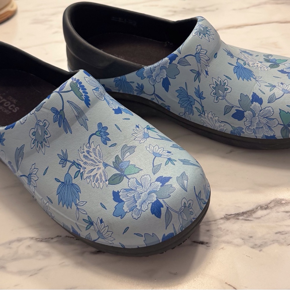 Crocs Blue And White Patterned Clogs - image 4